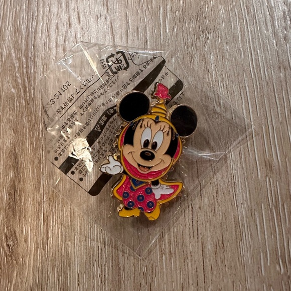 Disney Minnie Pin - Picture 1 of 2